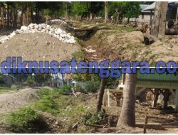 Pj Kades Umatoos Diduga Otak Mafia Proyek Drainase Rp 94 Juta dan Berpotensi Korupsi