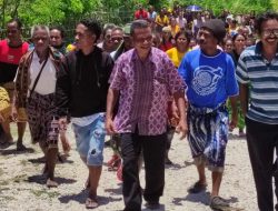 Egidius Nahak Digiringi Ratusan Masa Pendukung Saat Pendaftaran Cakades