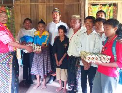 Siswa di NTT Salurkan Donasi Kasih Bagi Kaum Difabel Saat HUT RI Ke-78
