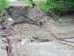Jembatan Koko Ambruk, 32 KK Putus Akses