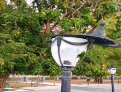 Lampu Taman Pantai Wini Banyak Rusak