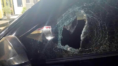 Brutal.! Satgas SN-FBN Diduga Hadang Pengguna Jalan Hingga Lempar Kaca Mobil