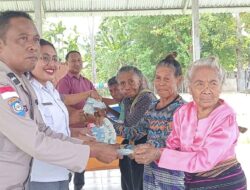 Masyarakat Desa Umalor Terima BLT Tahap Ketiga