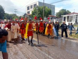 OMK Paroki Katerdral Atambua Ajak Umat Melalui Tablo Kisah Sengsara Tuhan Yesus Kristus Sebagai Wujud Rerefleksi Iman Katolik