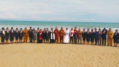 Berikut Ini 20 Kepala Puskesmas dan 2 Pj Kades Yang Dilantik Bupati Malaka SBS di Pantai Cemara Abudenok