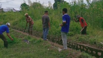 Program Jumat Bersih, Warga Desa Motaulun – Malaka Giat Gotong Royong Jaga Kebersihan Lingkungan