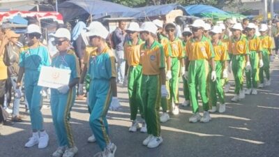 Atraksi Penghormatan Peserta SDI Betun Kota Warnai Lomba Gerak Jalan HUT RI ke-80