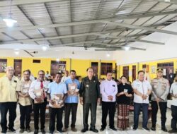 Pemkab Malaka Hibahkan Mobil Operasional ke 5 Gereja dan Paroki, Begini Pesan Bupati SBS