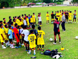 Bupati Malaka Berikan Motivasi Langsung ke Pemain Muda SSB Wewiku, Tekankan Kerja Keras Sejak Dini